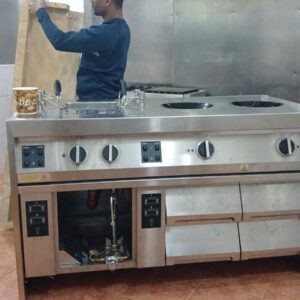 Cocina con campana eléctrica