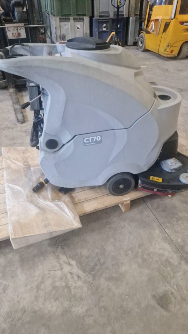 Maquina de fregar suelos - Modelo CR70